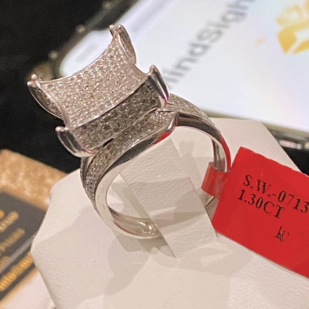 Real diamond women head turning ring make a statement w/ this beautiful ring WOW